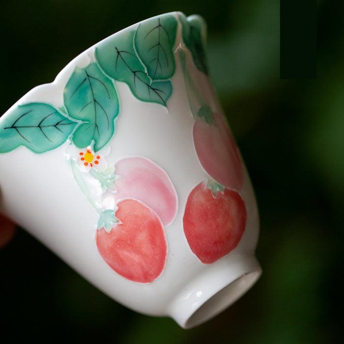 Hand-Painted Porcelain Gaiwan ‘Strawberries’ 125ml